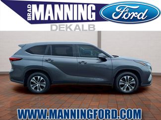 Used 2022 Toyota Highlander XLE AWD/4WD video 1
