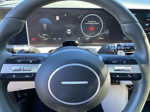 Used 2025 Hyundai Tucson Limited image 18