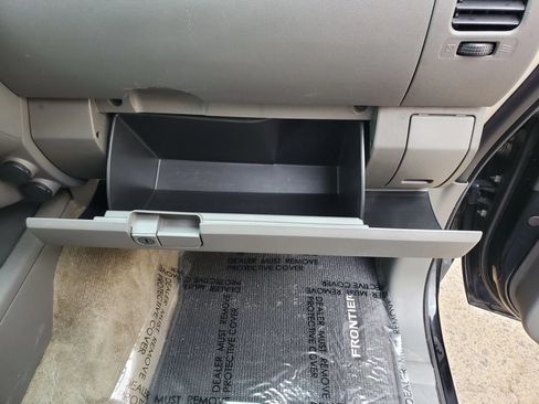 Used 2015 Nissan Frontier SV RWD image 41