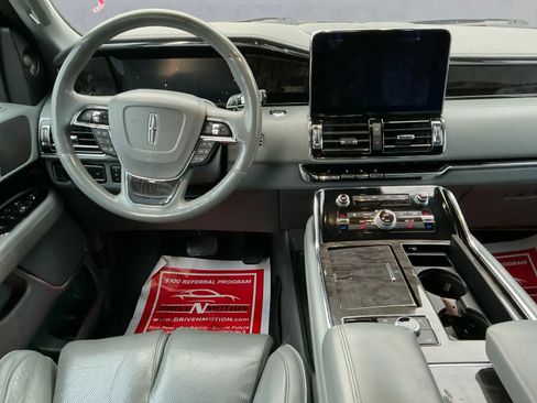 Used 2018 Lincoln Navigator Select w/ Technology Package image 14