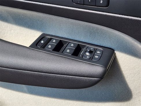 New 2026 Volvo XC40 B5 Plus w/ Protection Package Premier image 4