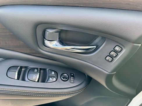 Used 2024 Nissan Murano Platinum w/ Cargo Package image 16