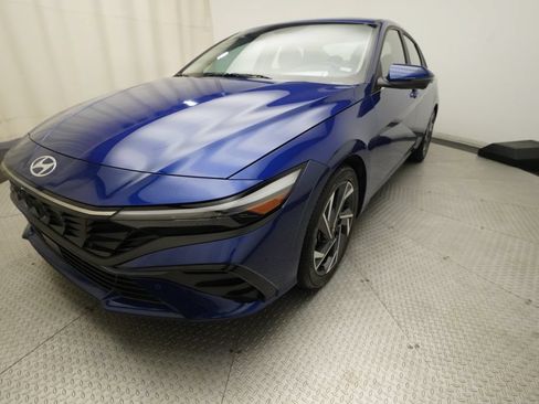 Used 2024 Hyundai Elantra Limited FWD image 12