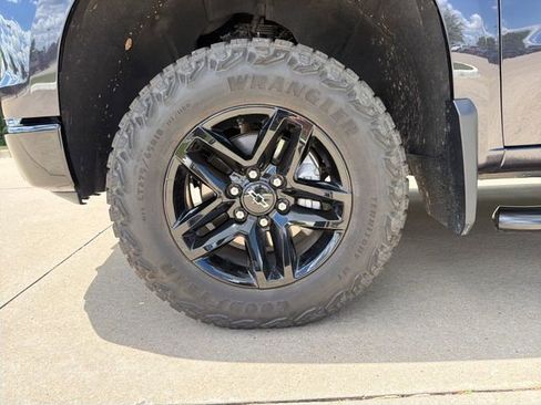 Used 2024 Chevrolet Silverado 1500 Custom Trail Boss w/ LPO, Dark Essentials Package AWD/4WD image 9
