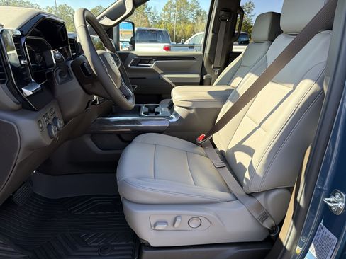 New 2026 Chevrolet Silverado 2500 LTZ w/ LTZ Convenience Package image 9