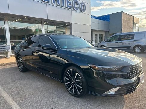 Used 2025 Honda Accord Touring image 1