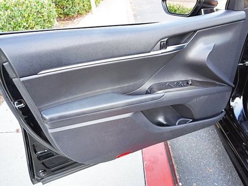 Used 2022 Toyota Camry SE image 21