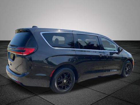 Used 2023 Chrysler Pacifica Touring-L FWD image 34