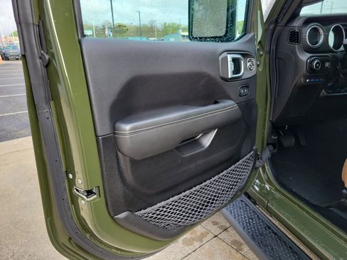 Used 2023 Jeep Wrangler Unlimited Sahara w/ Cold Weather Group AWD/4WD image 6