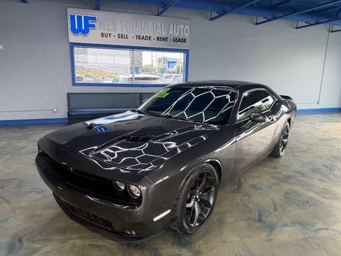Used 2019 Dodge Challenger R/T w/ Blacktop Package RWD image 5