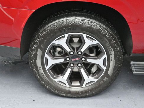 Used 2025 GMC Yukon XL AT4 Ultimate AWD/4WD image 39