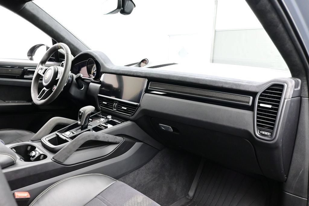 Used 2023 Porsche Cayenne Turbo GT AWD/4WD image 19