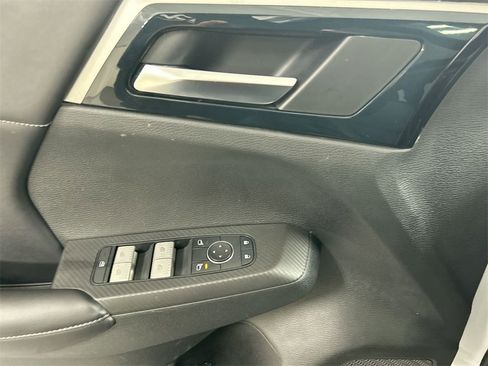 Used 2022 Mitsubishi Outlander SE image 11