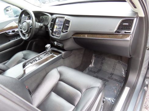Used 2018 Volvo XC90 T6 Momentum w/ Convenience Package AWD/4WD image 15