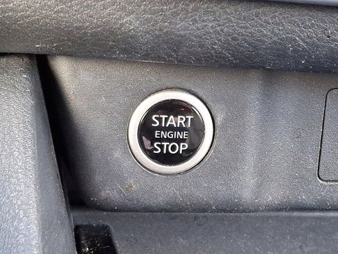 Used 2021 Nissan Rogue SV image 24