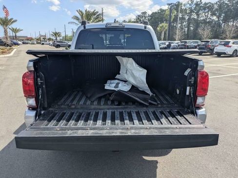 Used 2019 Toyota Tacoma TRD Sport image 11