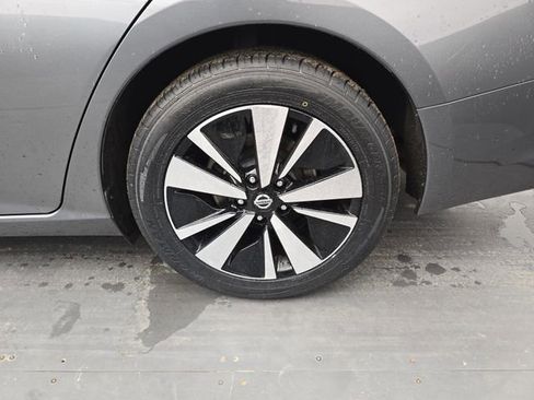 Used 2022 Nissan Altima 2.5 SV FWD image 17