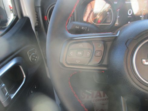 Used 2024 Jeep Wrangler Rubicon image 9