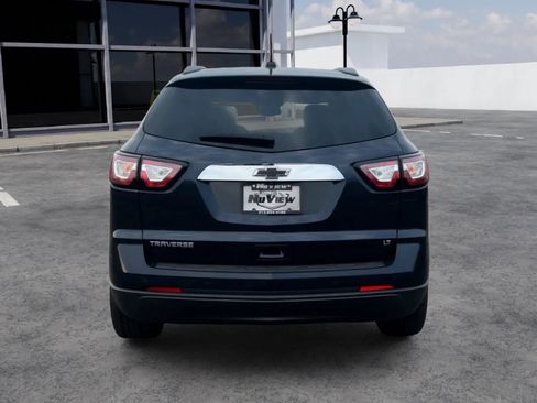 Used 2017 Chevrolet Traverse LT w/ Style and Technology Package FWD image 4