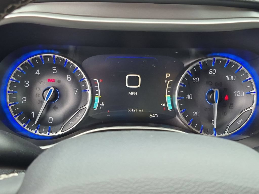 Used 2023 Chrysler Pacifica Touring-L FWD image 3