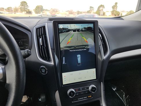 Used 2024 Ford Edge SEL image 18