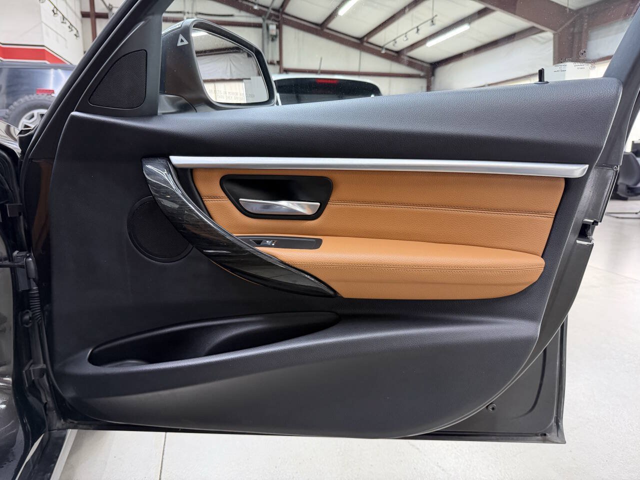 Used 2018 BMW 330i xDrive Sedan AWD/4WD image 16
