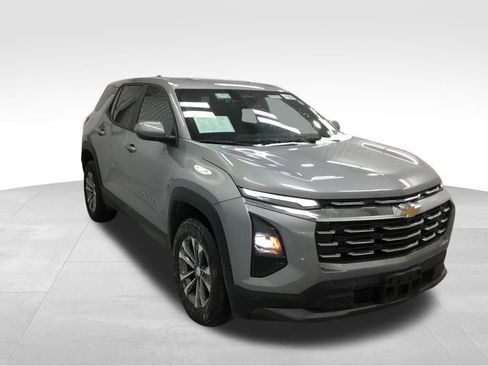 Used 2025 Chevrolet Equinox LT AWD/4WD image 3