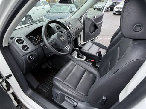 Used 2012 Volkswagen Tiguan SE image 26