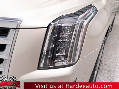 Used 2016 Cadillac Escalade Luxury RWD image 8