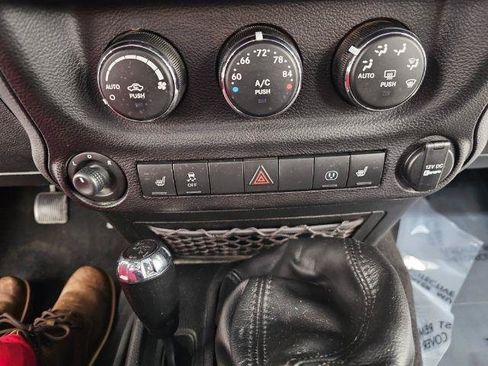 Used 2017 Jeep Wrangler Unlimited Sahara AWD/4WD image 17