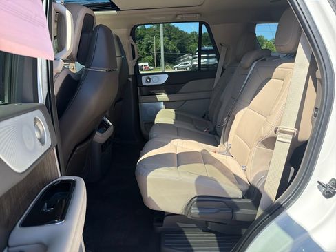 Used 2023 Lincoln Navigator Reserve AWD/4WD image 14