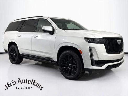 Used 2024 Cadillac Escalade Sport Platinum w/ LPO, ONYX Package AWD/4WD image 1