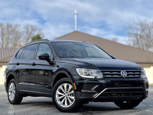 Used 2020 Volkswagen Tiguan S image 3