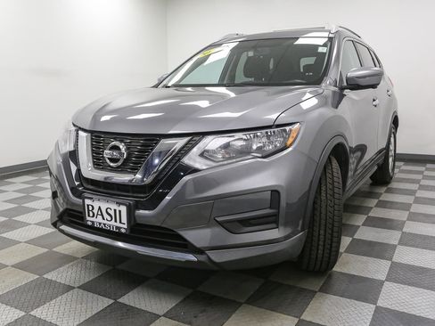 Used 2017 Nissan Rogue SV w/ SV Premium Package AWD/4WD image 4