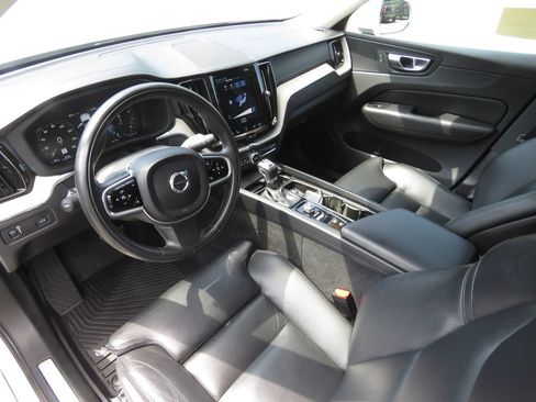 Used 2018 Volvo XC60 T5 Inscription w/ Convenience Package AWD/4WD image 11