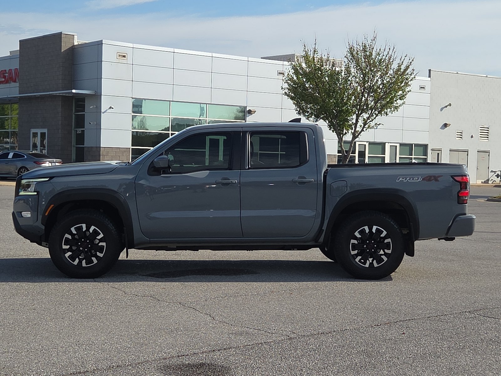 Used 2024 Nissan Frontier PRO-4X w/ Off-Road Protection Package AWD/4WD image 3