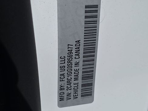 Used 2025 Chrysler Pacifica Limited FWD image 35