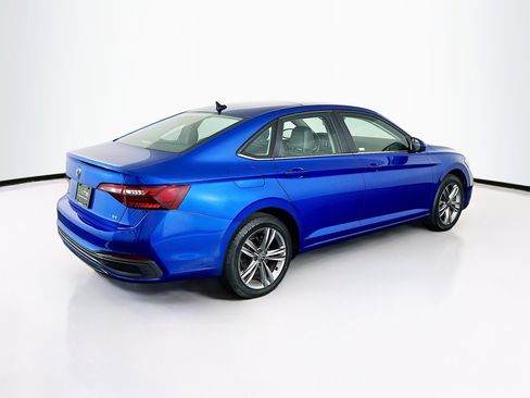 Used 2024 Volkswagen Jetta SE FWD image 9