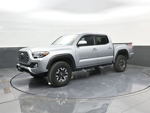 Used 2023 Toyota Tacoma TRD Off-Road AWD/4WD image 4