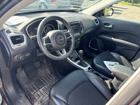 Used 2018 Jeep Compass Latitude w/ Popular Equipment Group AWD/4WD image 3