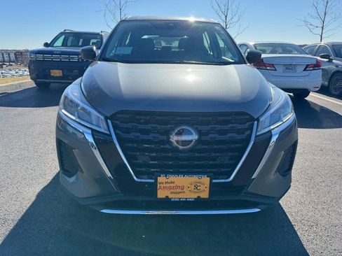 Used 2025 Nissan Kicks Play S image 3