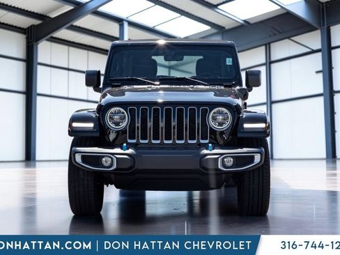 Used 2022 Jeep Wrangler Unlimited Sahara w/ Cold Weather Group AWD/4WD image 25