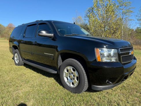 Used 2014 Chevrolet Suburban LT w/ Luxury Package image 1