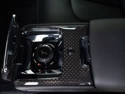 Certified 2022 Rolls-Royce Cullinan Black Badge w/ Dark Exterior Package AWD/4WD image 30