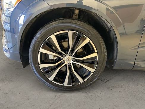 Used 2024 Volvo XC60 B5 Plus image 15