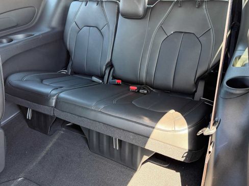 New 2026 Chrysler Pacifica Select AWD/4WD image 25