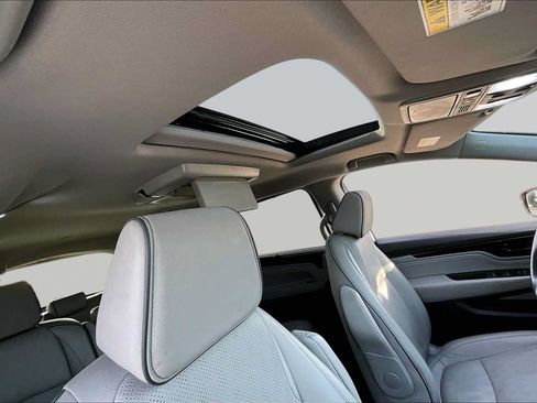 Certified 2024 Honda Odyssey Elite image 14
