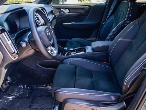 Used 2023 Volvo XC40 Recharge Ultimate image 21