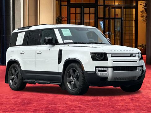 Used 2025 Land Rover Defender 110 S image 8