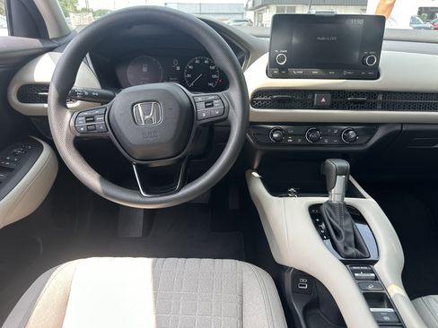 Used 2023 Honda HR-V LX image 15